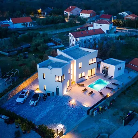 Ancora, Luxury With Pool Villa *