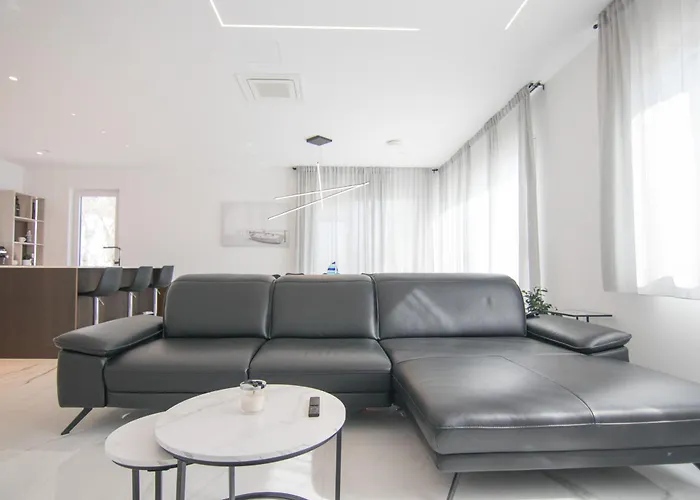 Ancora, Luxury With Pool Villa *